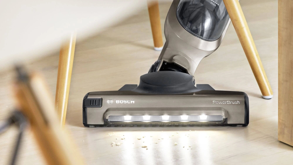 Вертикална прахосмукачка Bosch BBH3ALL23 Flexxo, Безжична, Батерия 21.6 V до 50 мин., 2 нива на мощност, Контейнер 0,4 л, Моторизирана четка с LED светлини, Вградени аксесоари, Кафяв 6 Вертикална прахосмукачка Bosch BBH3ALL23 Flexxo, Безжична, Батерия 21.6 V до 50 мин., 2 нива на мощност, Контейнер 0,4 л, Моторизирана четка с LED светлини, Вградени аксесоари, Кафяв - Image 6